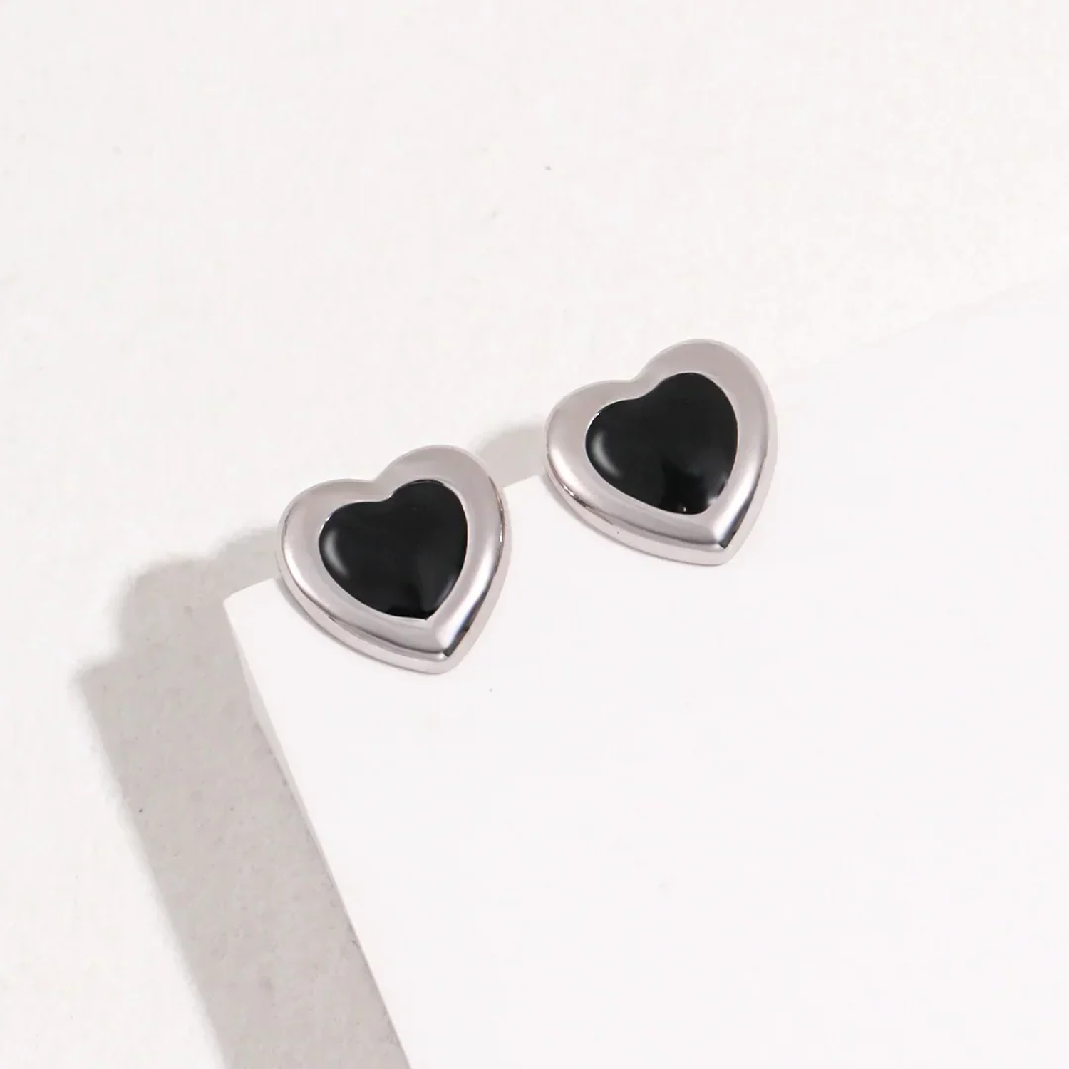 Black Agaet Love Earrings